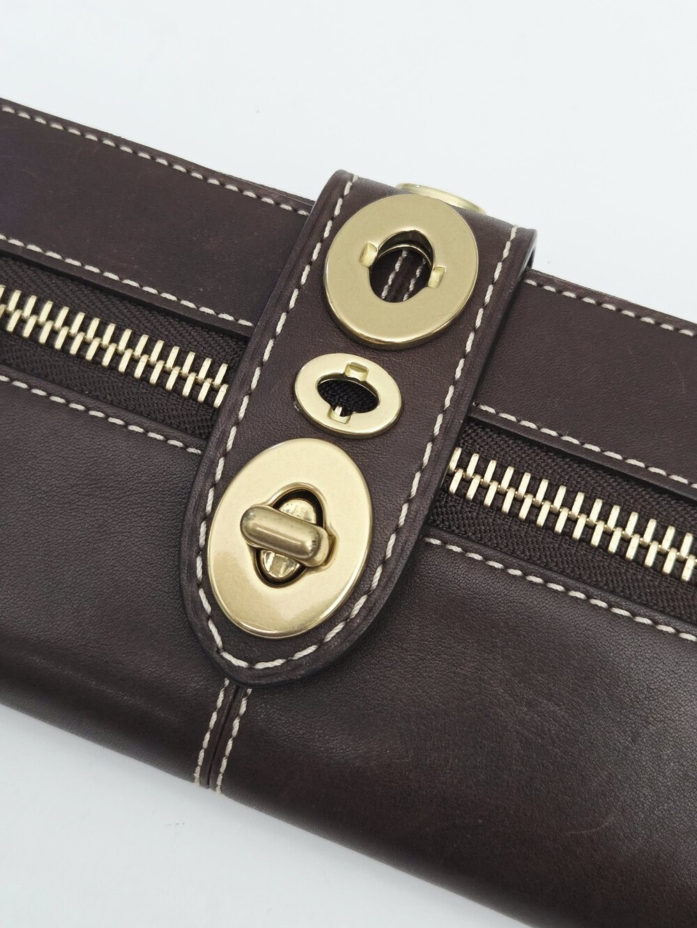 RARE COACH LILY LEGACY LEATHER TURNLOCK ZIP AROUND WALLET - MAHOGANY BROWN - Picture 4 of 11